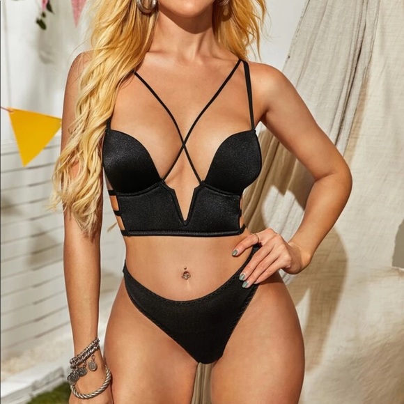 Criss Cross Black Seamless Bra/Bralette - Picture 1 of 5